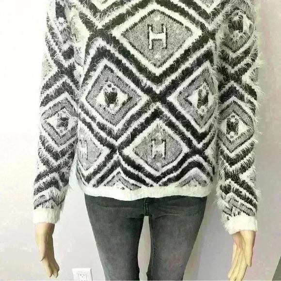 Vintage scoop  neck black & white soft fuzzy sweater jumper. - Picture 3 of 14